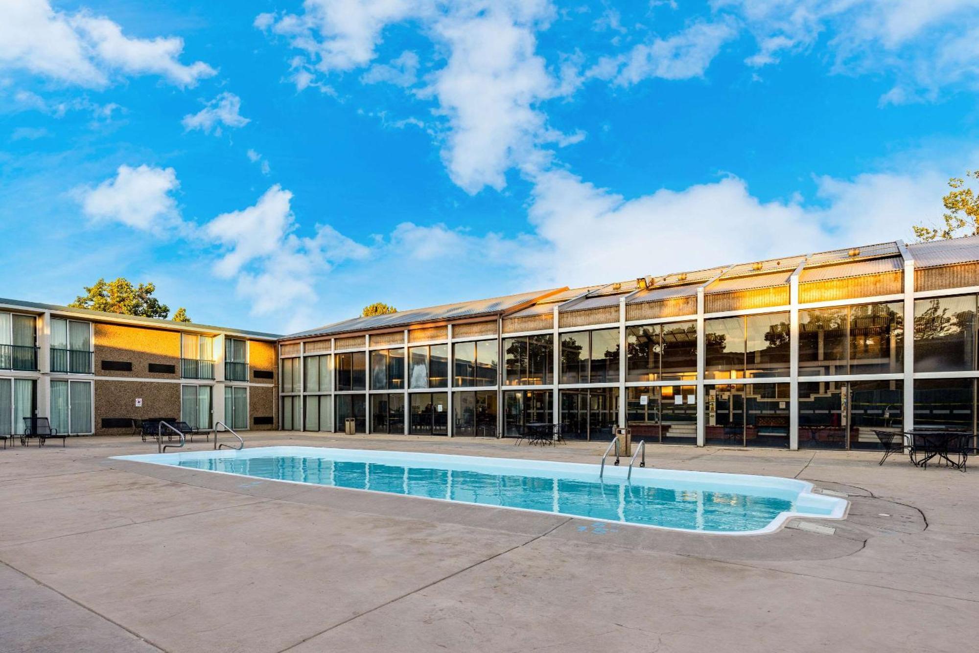 Quality Inn & Suites Canon City Exterior photo